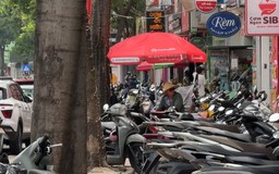 Phố Nguyễn Văn Lộc: Sôi động hay lộn xộn?