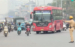 Đề xuất phạt nặng xe chở khách 'trá hình'