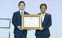 CLB Hà Nội nhận Huân chương Lao động hạng Nhì nhân 20 năm thành lập