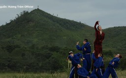 Hương Tràm làm mới câu hò quê hương bằng hơi thở đương đại