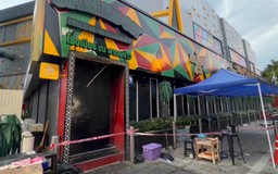 Thủ tướng Thái Lan thăm hiện trường vụ cháy quán bar ở Bangkok