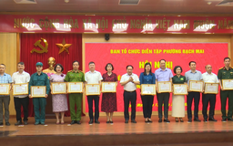 Phường Bạch Mai khen thưởng 46 tập thể, cá nhân tham gia diễn tập tác chiến