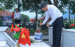 Thủ tướng Lê Minh Hưng dâng hương, dâng hoa tại Nghĩa trang Liệt sĩ quốc gia Vị Xuyên