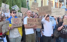Người dân Ukraine biểu tình yêu cầu thay tổng tư lệnh quân đội