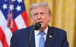Ông Trump doạ tăng thuế với Canada vì khói cháy rừng