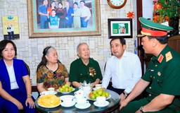 Bí thư Thành ủy Hà Nội thăm, tặng quà các thương binh