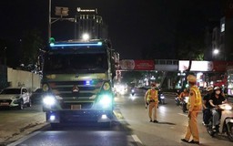 Nhức nhối tình trạng xe quá tải về đêm
