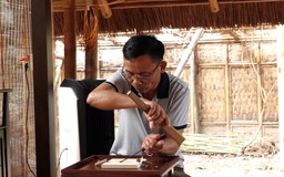 Trải nghiệm khắc gỗ truyền thống tại 'Đưa nghề ra phố'