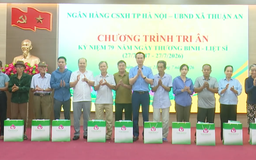 Trao tặng 60 suất quà tri ân người có công với cách mạng
