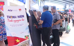 Khách tự làm thủ tục cho chuyến bay quốc tế ở Nội Bài