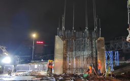Thi công tường vây ga ngầm đầu tiên tuyến metro số 5