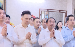 Bí thư Thành ủy Hà Nội Trần Đức Thắng dâng hương tưởng nhớ cố Chủ tịch Quốc hội Lê Quang Đạo