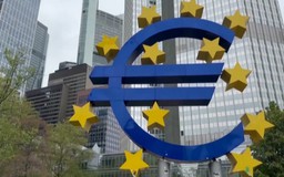 ECB cảnh báo lạm phát khu vực đồng euro kéo dài đến năm 2027