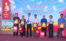 Xã Ứng Hòa tặng quà tri ân người có công