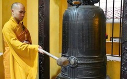 Trang nghiêm nghi lễ cử ba hồi chuông, trống Bát nhã tri ân các Anh hùng liệt sĩ