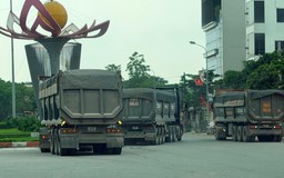 Xe quá tải cày nát đường Lê Hữu Tựu