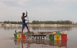 Hồ Retba của Senegal hồi sinh sau nhiều năm bị lũ tàn phá