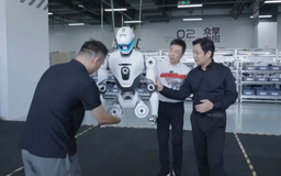 Trung Quốc phản ứng trước lệnh cấm nhập khẩu robot của Mỹ