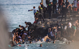Italy đề xuất đình chỉ cơ chế Schengen với Tây Ban Nha
