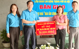 Trao kinh phí hỗ trợ xây dựng mái ấm công đoàn