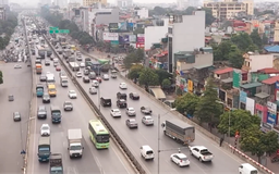 Xe không được di chuyển liên tục ở làn vượt cao tốc