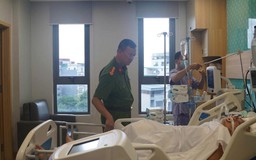 Thăm hỏi cán bộ bị thương khi làm nhiệm vụ chữa cháy