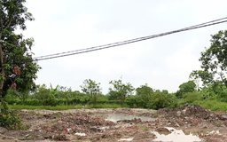 Nhức nhối nạn đổ trộm phế thải ven sông
