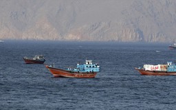 Iran có kế hoạch thu phí dịch vụ qua eo biển Hormuz