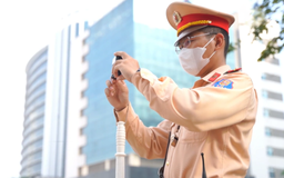 Cảnh sát giao thông Hà Nội tăng cường sử dụng camera nghiệp vụ phát hiện vi phạm