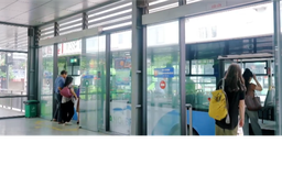 Hà Nội kéo dài thời gian sử dụng thẻ xe buýt miễn phí không gắn chip