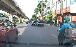 Xác minh clip ô tô và xe máy liên tục tạt đầu nhau ở Hà Nội