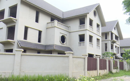 Nhiều biệt thự bỏ hoang tại khu đô thị Quốc Oai