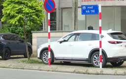 Khi vỉa hè phố Hà Trì trở thành 'bãi đỗ xe'