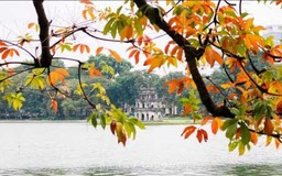 Hồ Gươm lãng mạn trong sắc thu