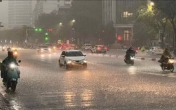Hà Nội mưa to do ảnh hưởng áp thấp nhiệt đới