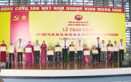 364 đảng viên phường Tương Mai nhận Huy hiệu Đảng đợt 2/9