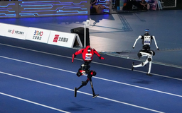 Robot vượt qua kỷ lục chạy 100m của con người