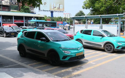 Xe trung chuyển đáp ứng nhu cầu của người dân