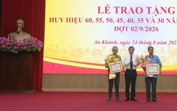 Xã An Khánh trao Huy hiệu Đảng dịp 2/9