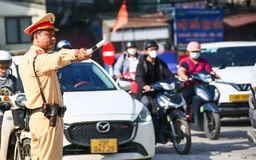 CSGT Hà Nội thực hiện nhiệm vụ "kép" trên tuyến đường "Ba nhất"