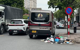 Nhiều điểm đen chân rác gây ô nhiễm trên phố Sài Đồng