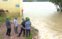 Bão Narra xa đất liền, lũ nhiều sông vẫn trên báo động III