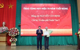 Phường Xuân Đỉnh trao Huy hiệu Đảng đợt 2/9