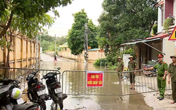 Nước sông Tích dâng cao, phường Sơn Tây chủ động di dời dân