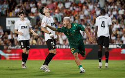 Real Beltis giành 3 điểm trên sân của Valencia