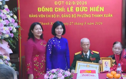 Ghi nhận công lao của các Đảng viên lão thành