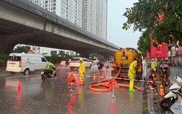 Hà Nội mưa lớn gây ngập cục bộ nhưng nước rút nhanh