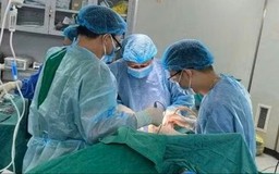 Khối u vùng kín gần 20 cm sau nhiều năm giấu bệnh