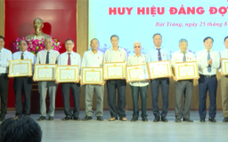 Tri ân những đảng viên nhận Huy hiệu Đảng