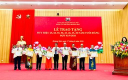 203 đảng viên phường Hoàng Mai được trao tặng Huy hiệu Đảng